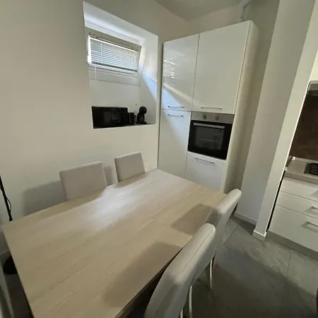 Appartement 22 Di Lucia Lecco
